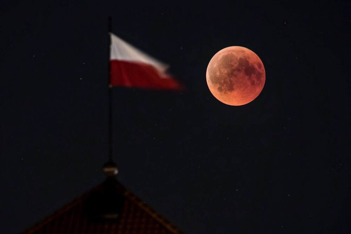 Wrześniowa noc pełna magii: krwawy superksiężyc nad Polską
