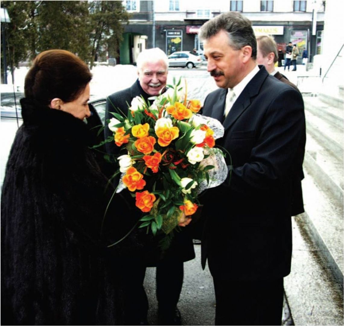 Wspomnienie z wizyty Ryszarda Kaczorowskiego w Tomaszowie Wspomnienie z wizyty Ryszarda Kaczorowskiego w Tomaszowie