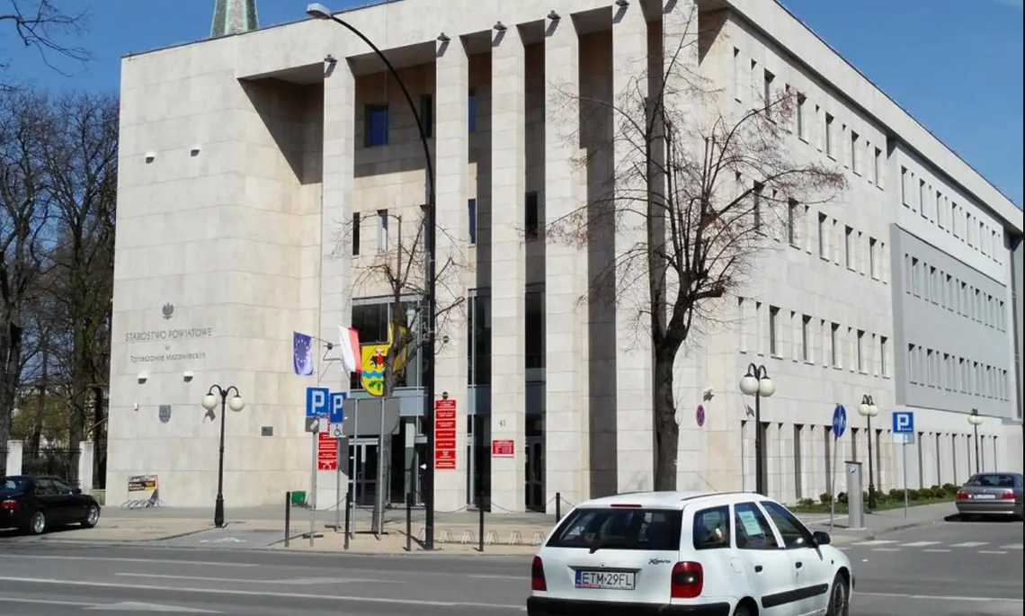 Wydamy prawie 50 milionów złotych na krótszy czas pracy... w administracji