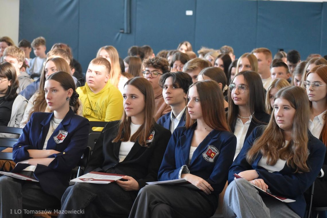 Z I LO do laboratoriów UŁ — młodzi badacze podsumowali program Zdolny uczeń – świetny student; rekrutacja do IX edycji trwa