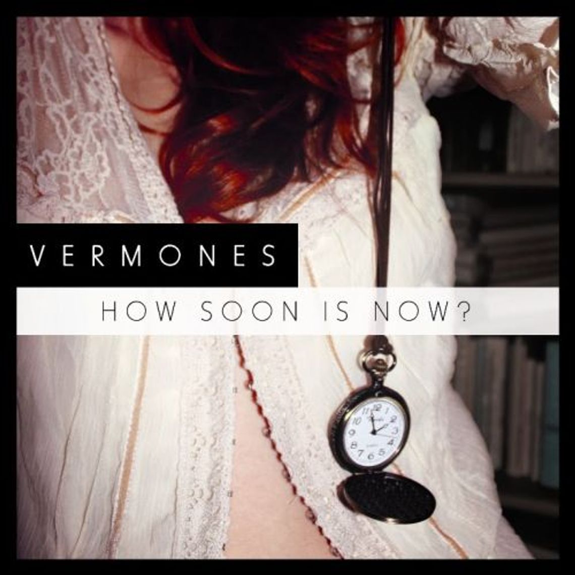 Z szeroko otwartymi ustami