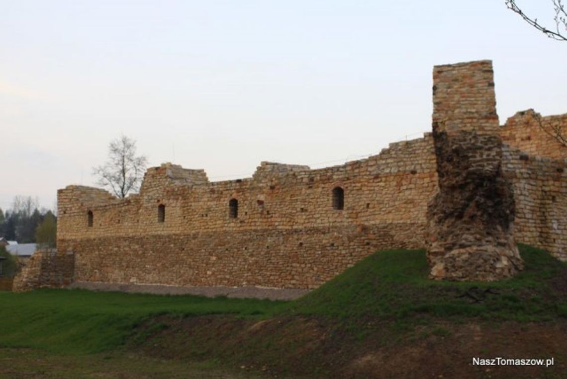 Zagłosuj na Zamek Kazimierza Wielkiego w Inowłodzu lub na Groty Nagórzyckie