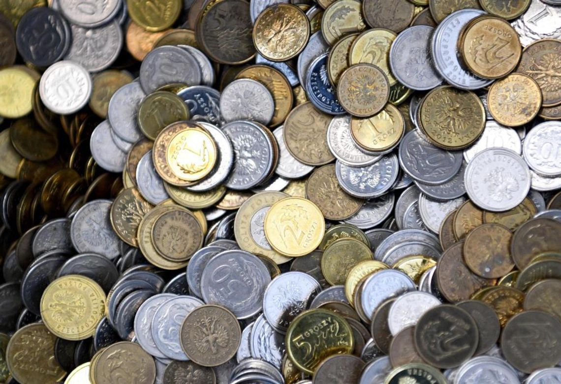 Złoty w poniedziałek słabszy, euro kosztuje 4,7 zł