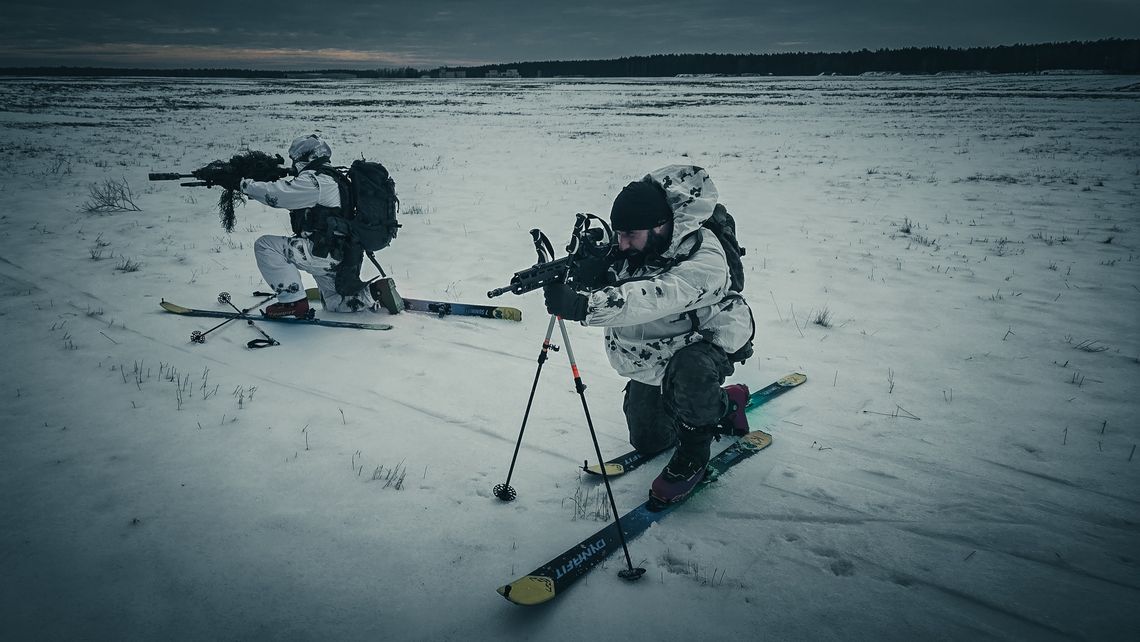 Żołnierze doskonalą sztukę zimowego patrolowania Żołnierze doskonalą sztukę zimowego patrolowania