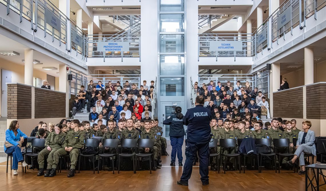 ZSP nr 1 w Tomaszowie rozpoczął Tydzień Przeciwdziałania Przemocy Rówieśniczej ZSP nr 1 w Tomaszowie rozpoczął Tydzień Przeciwdziałania Przemocy Rówieśniczej