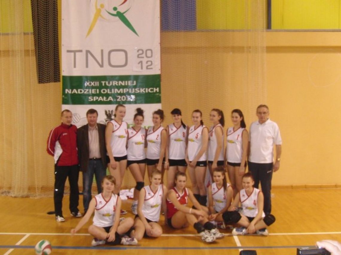 Zwyciężczynie Turnieju Nadziei Olimpijskich &quot;SPAŁA 2012&quot;na turnieju w Tomaszowie