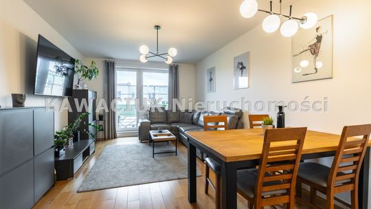 Przytulne mieszkanie na Smugowej. 46,5 m², balkon, piwnica i możliwość zakupu miejsca w garażu