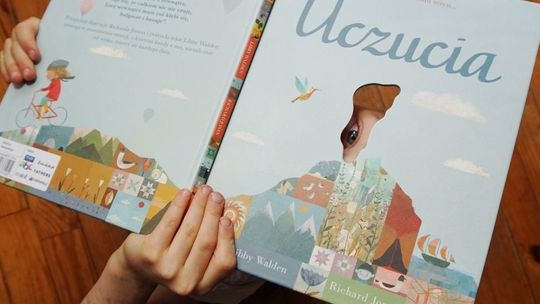 Głośne czytanie książki pt. „Uczucia – w mojej głowie i w moim sercu”  - autorzy: Libby Walden, Richard Jones  