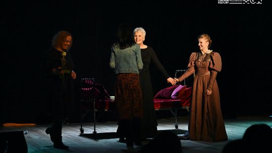 Teatralny wieczór w MCK Tkacz