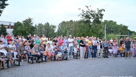 Przystań, rzeka, saksofon i... Dave Bo...
