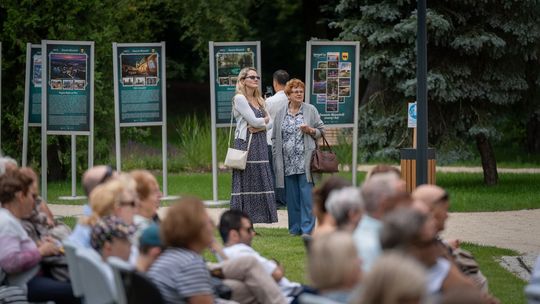 Fortepianowe dźwięki przegoniły chmury nad miastem