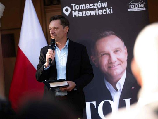 Andrzej Duda spotkał się z mieszkańcami Tomaszowa. Promocja książki „To ja” w muzealnym plenerze