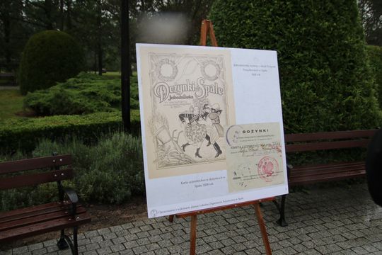 Jednodniówka i karta uczestnictwa – Spała 1928 Plansza z jednodniówką i kartą uczestnictwa dożynek z 1928 roku.