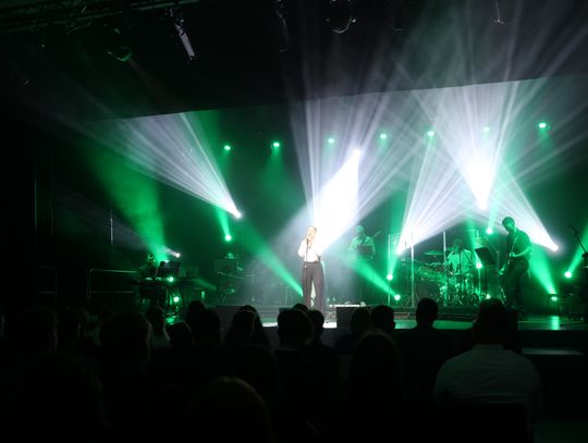 Scena PCAS z zielonym oświetleniem