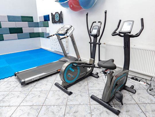 Najbardziej widoczną zmianą jest montaż podnośnika sufitowego z zestawem kamizele