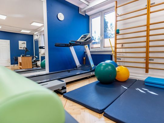 Najbardziej widoczną zmianą jest montaż podnośnika sufitowego z zestawem kamizele