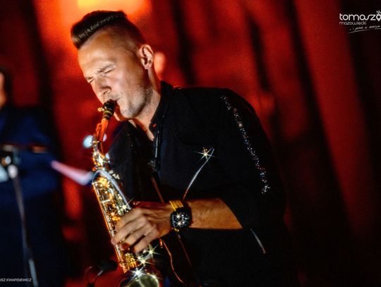 Chór Artis Gaudium śpiewa w ciemnościach, Kościół Zbawiciela – Tomaszów Mazowiecki