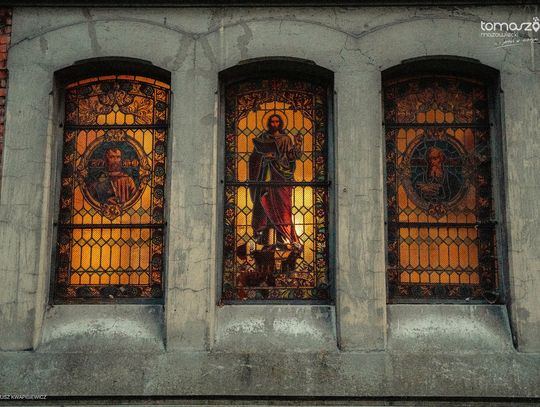 Chór Artis Gaudium śpiewa w ciemnościach, Kościół Zbawiciela – Tomaszów Mazowiecki