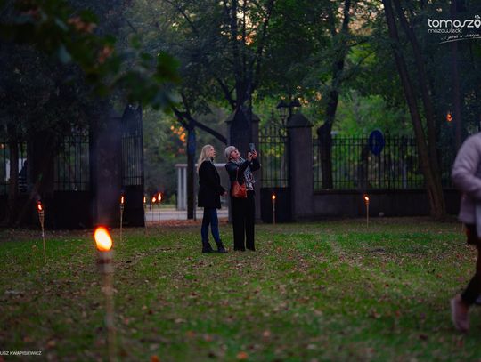 Chór Artis Gaudium śpiewa w ciemnościach, Kościół Zbawiciela – Tomaszów Mazowiecki