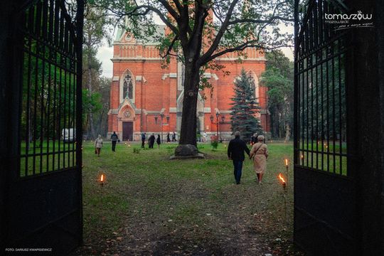 Chór Artis Gaudium śpiewa w ciemnościach, Kościół Zbawiciela – Tomaszów Mazowiecki
