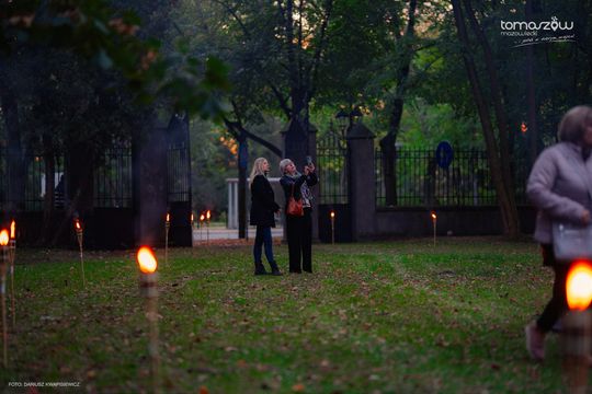 Chór Artis Gaudium śpiewa w ciemnościach, Kościół Zbawiciela – Tomaszów Mazowiecki