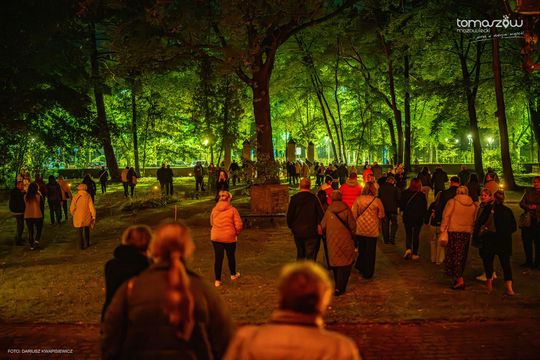Koncert w ciemnościach Chór Artis Gaudium śpiewa w ciemnościach, Kościół Zbawiciela – Tomaszów Mazowiecki