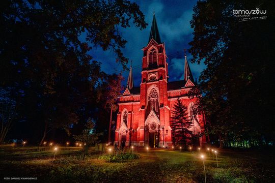 Koncert w ciemnościach Chór Artis Gaudium śpiewa w ciemnościach, Kościół Zbawiciela – Tomaszów Mazowiecki