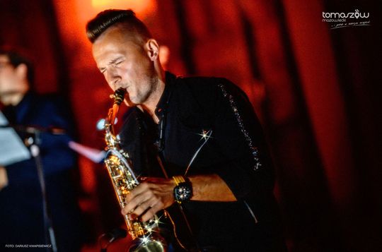 Koncert w ciemnościach Chór Artis Gaudium śpiewa w ciemnościach, Kościół Zbawiciela – Tomaszów Mazowiecki