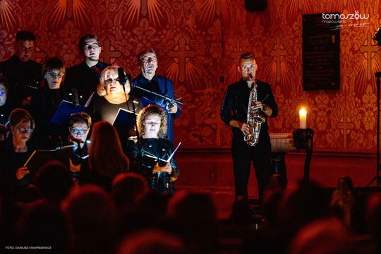 Koncert w ciemnościach Chór Artis Gaudium śpiewa w ciemnościach, Kościół Zbawiciela – Tomaszów Mazowiecki