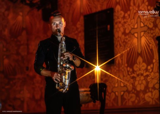 Koncert w ciemnościach Chór Artis Gaudium śpiewa w ciemnościach, Kościół Zbawiciela – Tomaszów Mazowiecki