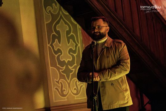 Koncert w ciemnościach Chór Artis Gaudium śpiewa w ciemnościach, Kościół Zbawiciela – Tomaszów Mazowiecki