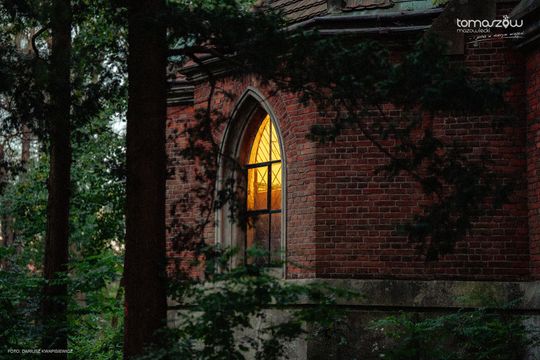 Koncert w ciemnościach Chór Artis Gaudium śpiewa w ciemnościach, Kościół Zbawiciela – Tomaszów Mazowiecki