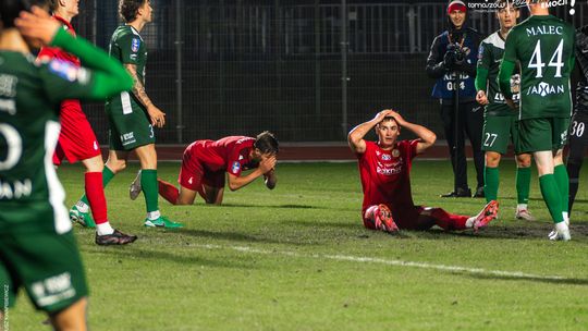 Blisko sensacji w Tomaszowie — Lechia przegrała 1:2 ze Śląskiem w Pucharze Polski po golu Chwałowskiego, czerwonej kartce i paradach Głogowskiego