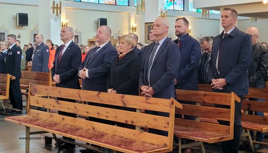 Uczestnicy mszy w kościele pw. NMP Królowej Polski podczas obchodów 86. rocznicy Polskiego Państwa Podziemnego.