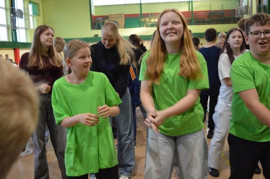 Odłóż telefon, włącz relacje — SP 6 przeciw przemocy rówieśniczej