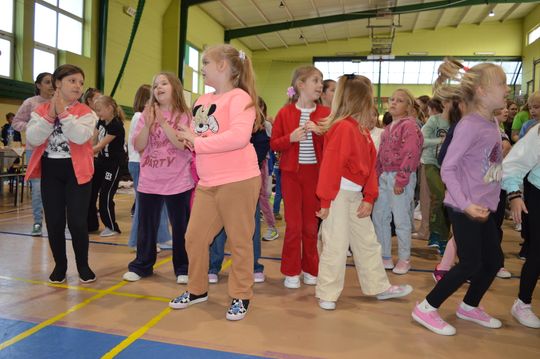 Odłóż telefon, włącz relacje — SP 6 przeciw przemocy rówieśniczej