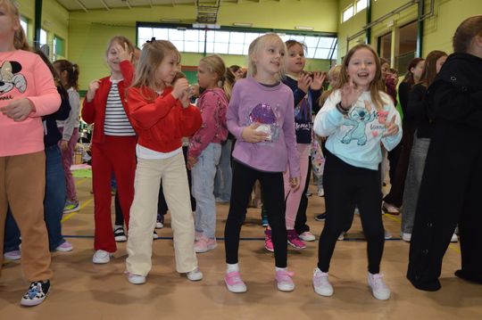 Odłóż telefon, włącz relacje — SP 6 przeciw przemocy rówieśniczej