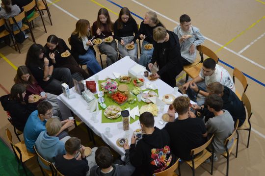 Odłóż telefon, włącz relacje — SP 6 przeciw przemocy rówieśniczej