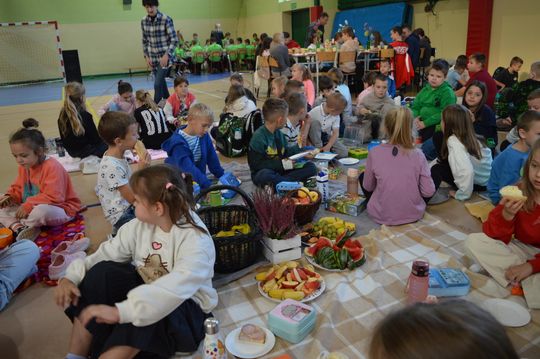 Odłóż telefon, włącz relacje — SP 6 przeciw przemocy rówieśniczej