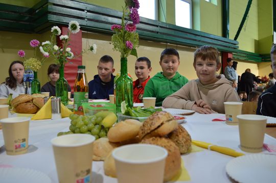 Odłóż telefon, włącz relacje — SP 6 przeciw przemocy rówieśniczej