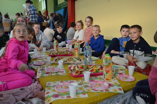 Odłóż telefon, włącz relacje — SP 6 przeciw przemocy rówieśniczej