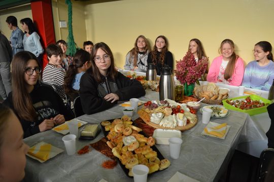 Odłóż telefon, włącz relacje — SP 6 przeciw przemocy rówieśniczej