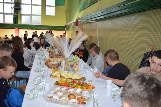 Odłóż telefon, włącz relacje — SP 6 przeciw przemocy rówieśniczej