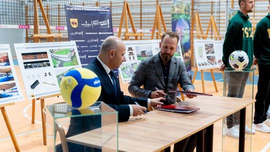 Umowa podpisana – rusza budowa nowej hali i trybuny dla siatkarzy w Tomaszowie Mazowieckim!