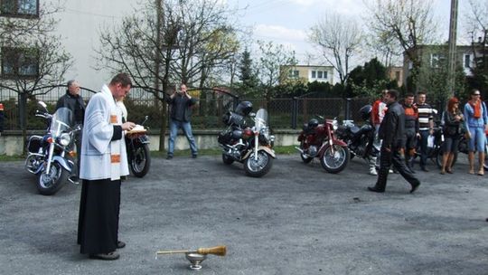 Motocyklem do kościoła