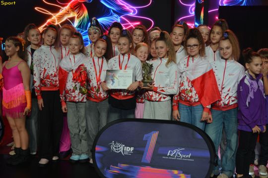 29 zawodniczek Akademii Tańca Sportowego Aster walczyło o tytuły Mistrzostw Świata International Dance Federation (IDF) – World Dance Championships