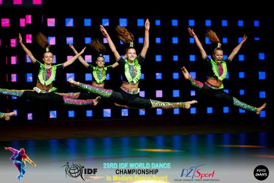 29 zawodniczek Akademii Tańca Sportowego Aster walczyło o tytuły Mistrzostw Świata International Dance Federation (IDF) – World Dance Championships