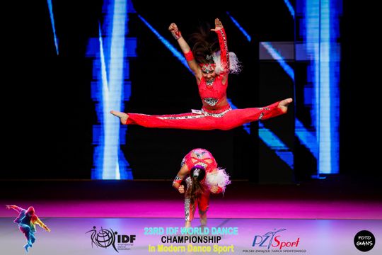29 zawodniczek Akademii Tańca Sportowego Aster walczyło o tytuły Mistrzostw Świata International Dance Federation (IDF) – World Dance Championships