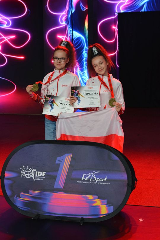 29 zawodniczek Akademii Tańca Sportowego Aster walczyło o tytuły Mistrzostw Świata International Dance Federation (IDF) – World Dance Championships
