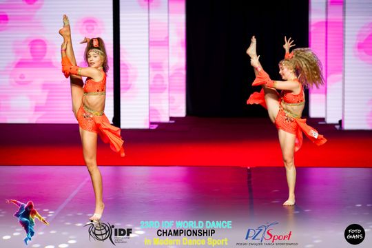 29 zawodniczek Akademii Tańca Sportowego Aster walczyło o tytuły Mistrzostw Świata International Dance Federation (IDF) – World Dance Championships